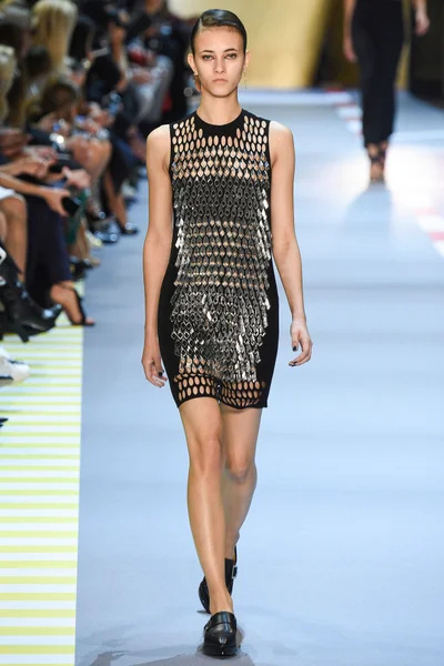 Look 12